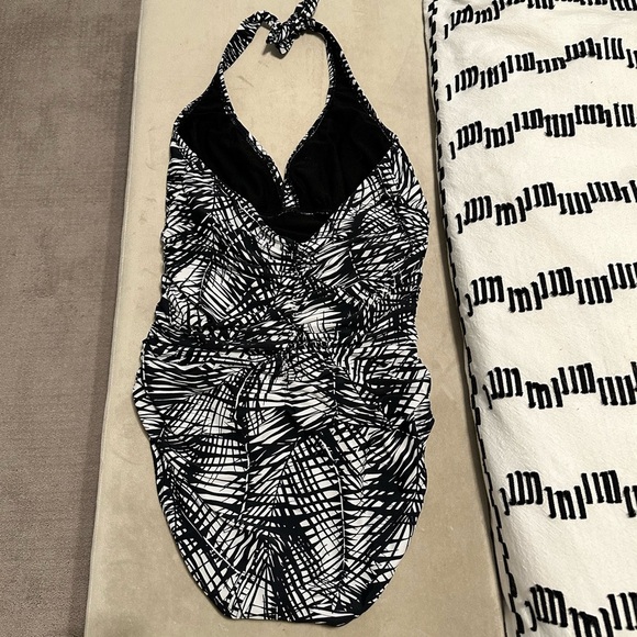 Women One Piece Swimsuit - Picture 2 of 4